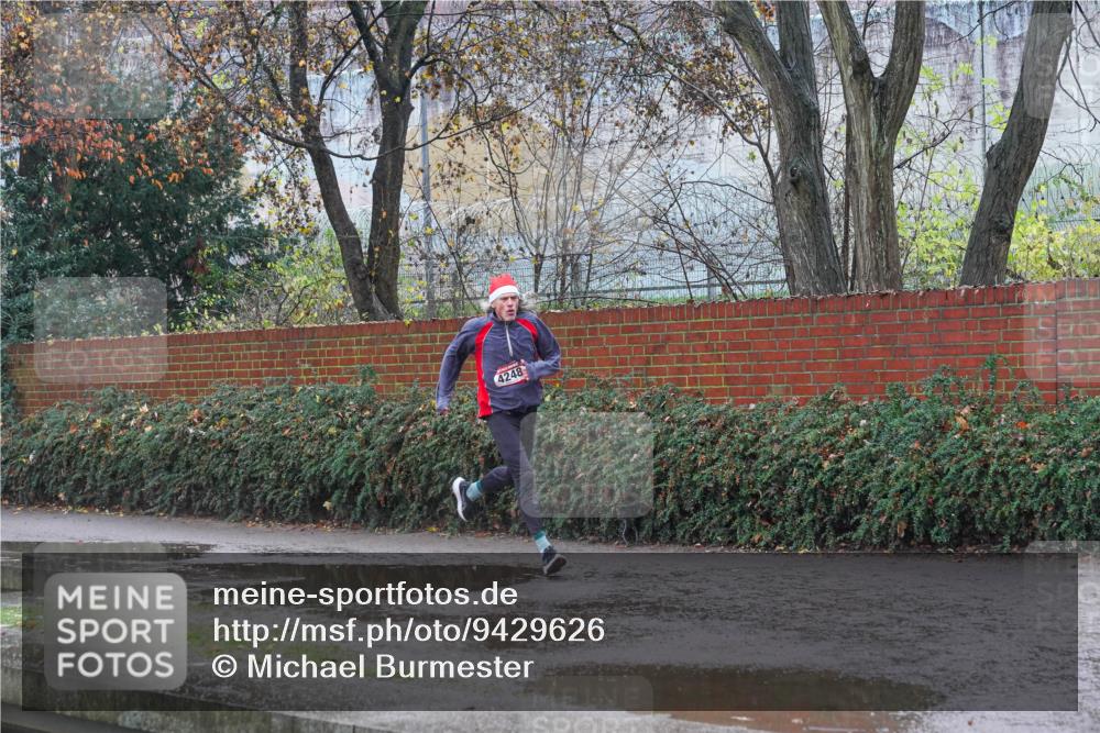 07.12.2025 - St. Pauli X-Mass-Run No. 15 Michael Burmester http://msf.ph/oto/9429626 07.12.2025 11:38:18 Laufen 4248 meine-sportfotos.de