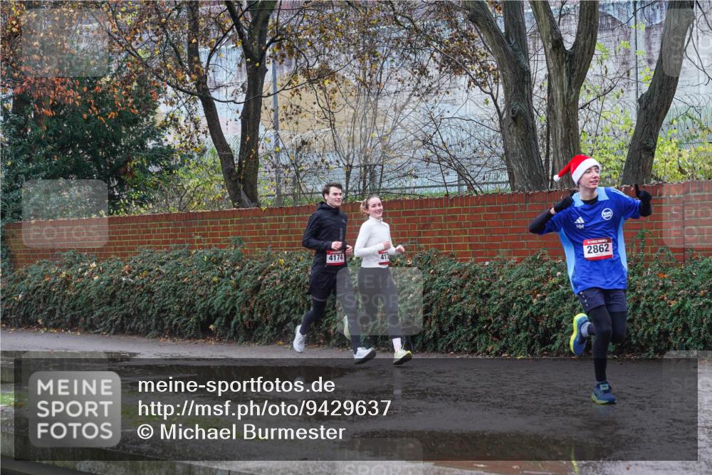 07.12.2025 - St. Pauli X-Mass-Run No. 15 Michael Burmester http://msf.ph/oto/9429637 07.12.2025 11:39:06 Laufen 4174, 411, 2862 meine-sportfotos.de