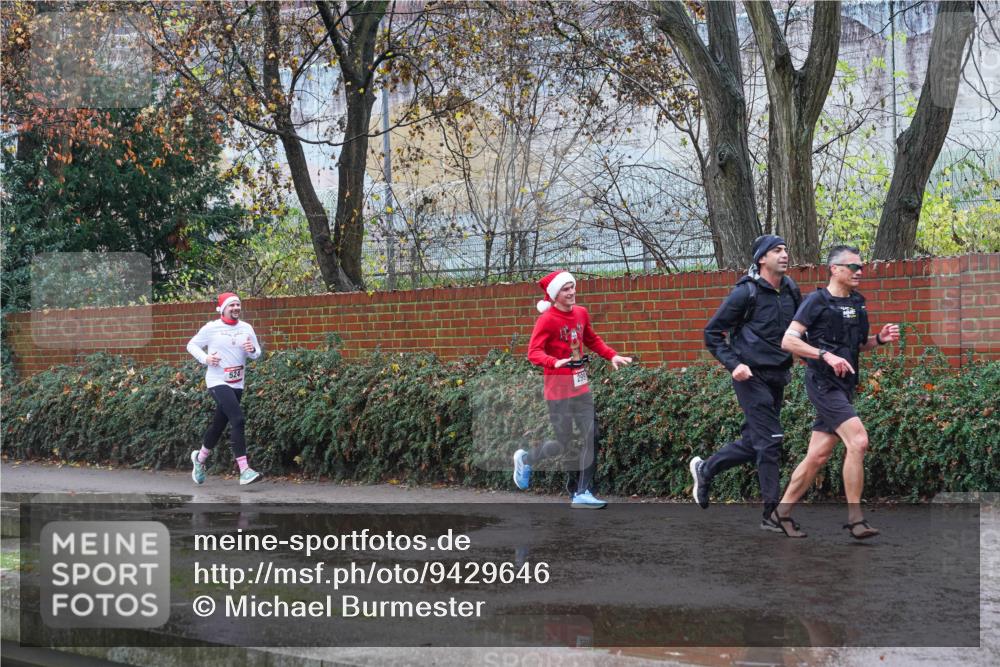 07.12.2025 - St. Pauli X-Mass-Run No. 15 Michael Burmester http://msf.ph/oto/9429646 07.12.2025 11:39:20 Laufen 524, 299 meine-sportfotos.de