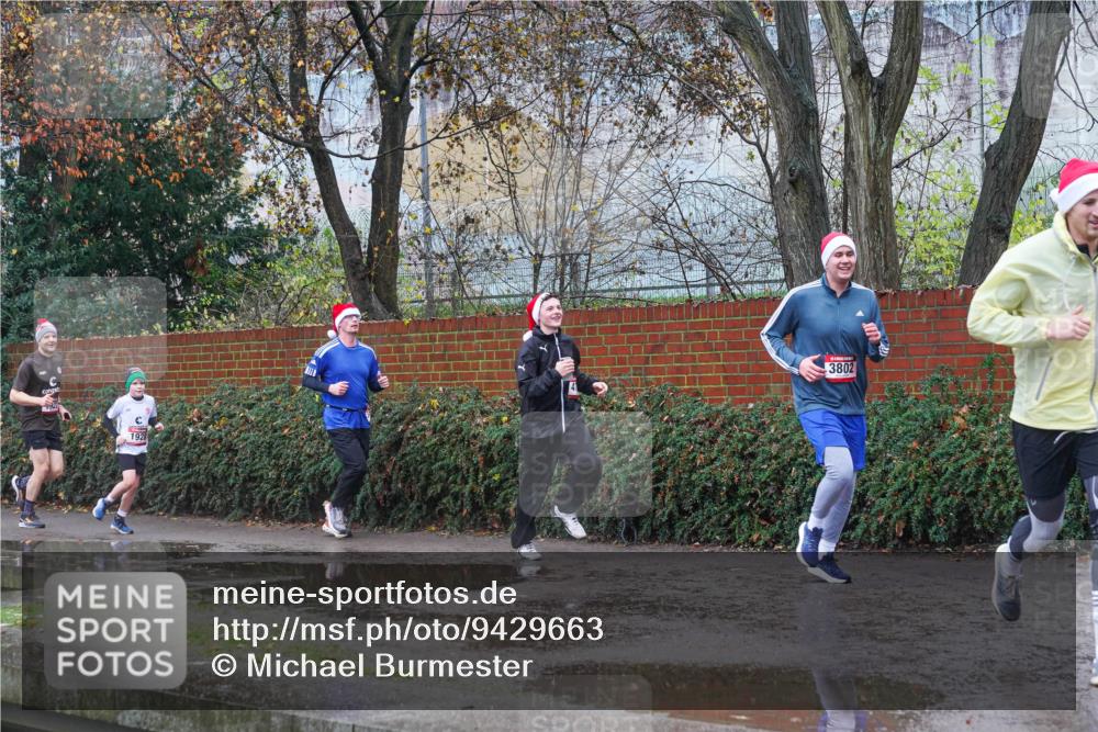 07.12.2025 - St. Pauli X-Mass-Run No. 15 Michael Burmester http://msf.ph/oto/9429663 07.12.2025 11:40:02 Laufen 1928, 3802 meine-sportfotos.de