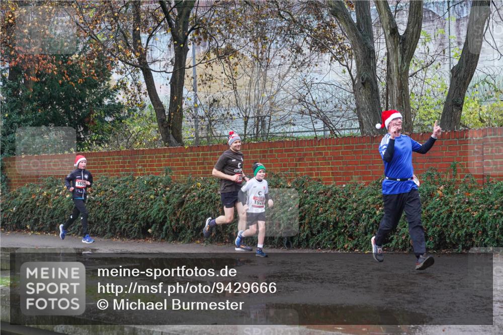 07.12.2025 - St. Pauli X-Mass-Run No. 15 Michael Burmester http://msf.ph/oto/9429666 07.12.2025 11:40:04 Laufen 1657, 1928 meine-sportfotos.de