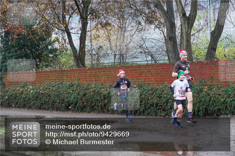 07.12.2025 - St. Pauli X-Mass-Run No. 15 Michael Burmester http://msf.ph/oto/9429669 07.12.2025 11:40:05 Laufen 1657, 1928, 192 meine-sportfotos.de