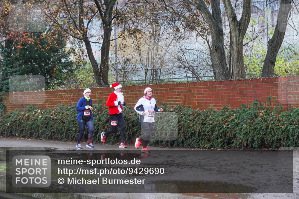 07.12.2025 - St. Pauli X-Mass-Run No. 15 Michael Burmester http://msf.ph/oto/9429690 07.12.2025 11:40:49 Laufen 576, 1327, 3817 meine-sportfotos.de