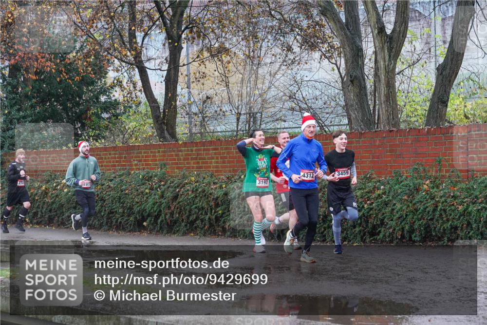 07.12.2025 - St. Pauli X-Mass-Run No. 15 Michael Burmester http://msf.ph/oto/9429699 07.12.2025 11:40:56 Laufen 274, 2811, 4312, 3459, 3192, 000 meine-sportfotos.de