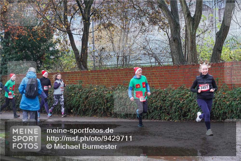 07.12.2025 - St. Pauli X-Mass-Run No. 15 Michael Burmester http://msf.ph/oto/9429711 07.12.2025 11:41:07 Laufen 3325, 2267, 3323, 3457, 3, 25 meine-sportfotos.de