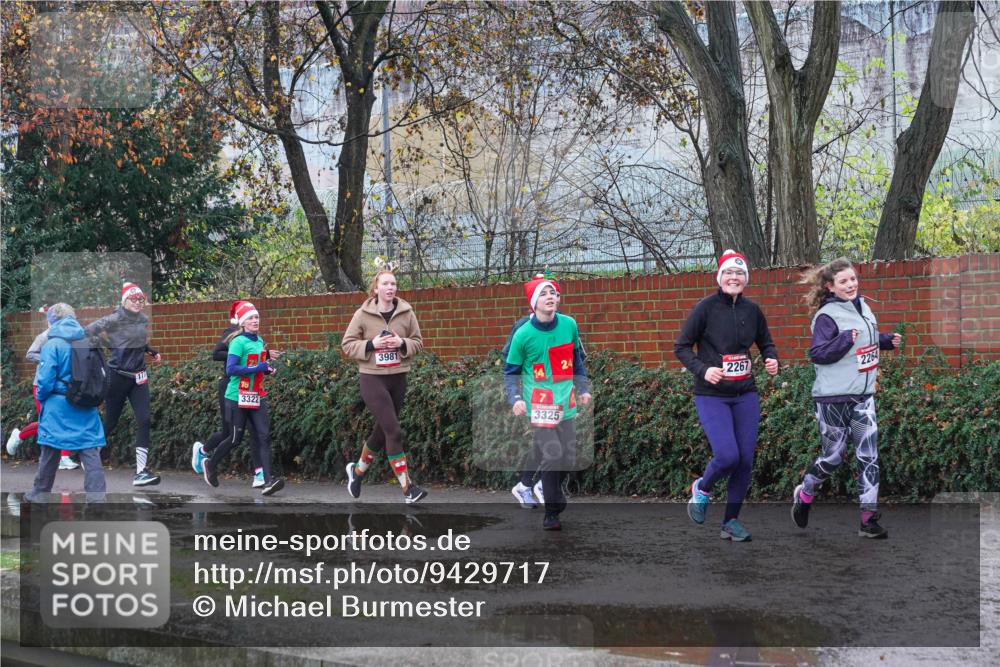 07.12.2025 - St. Pauli X-Mass-Run No. 15 Michael Burmester http://msf.ph/oto/9429717 07.12.2025 11:41:09 Laufen 3322, 3981, 14, 24, 2267, 3325, 2264 meine-sportfotos.de