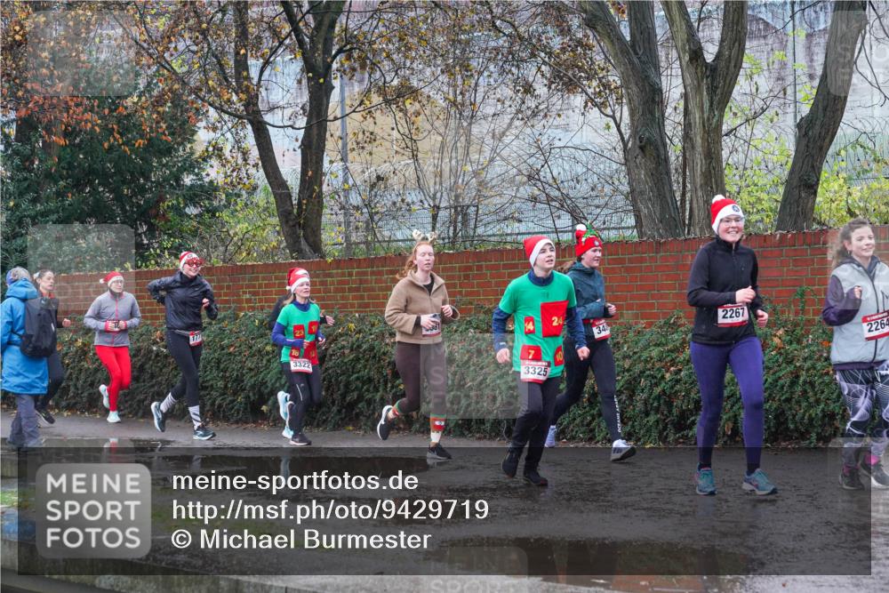07.12.2025 - St. Pauli X-Mass-Run No. 15 Michael Burmester http://msf.ph/oto/9429719 07.12.2025 11:41:10 Laufen 3325, 3322, 34, 2267, 2264 meine-sportfotos.de
