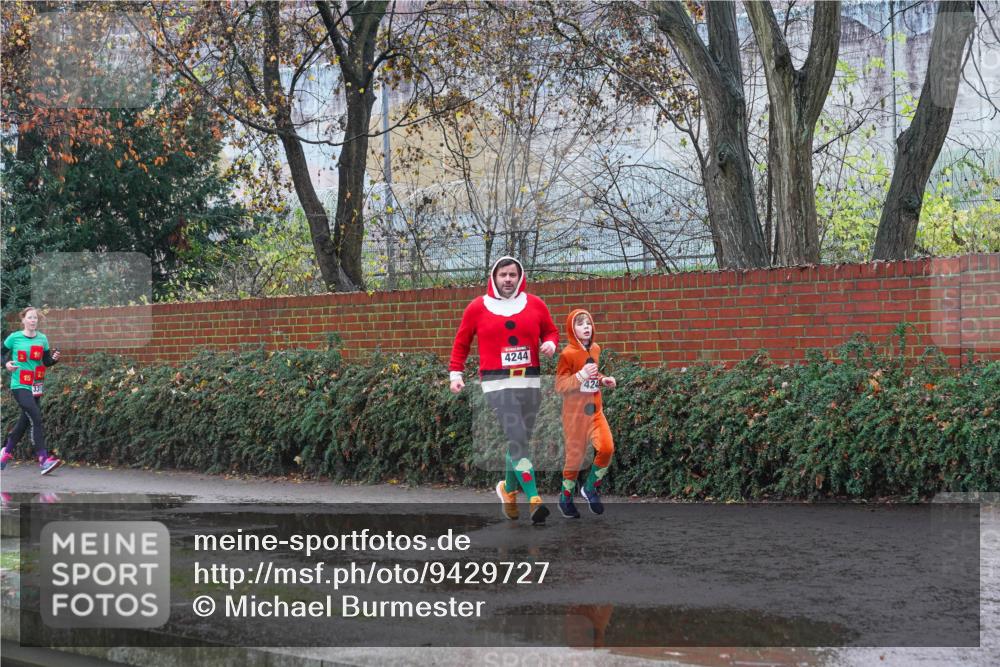 07.12.2025 - St. Pauli X-Mass-Run No. 15 Michael Burmester http://msf.ph/oto/9429727 07.12.2025 11:41:15 Laufen 4244, 424 meine-sportfotos.de
