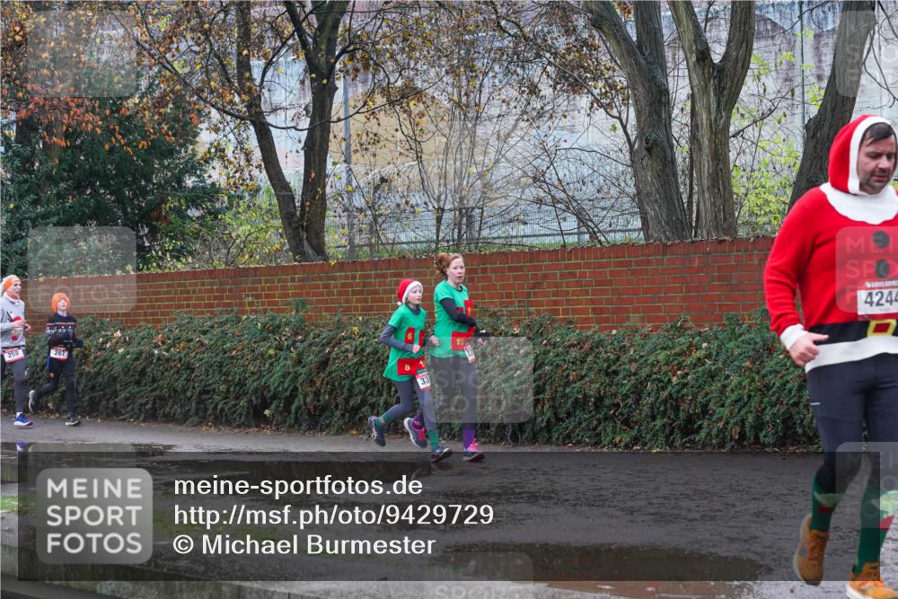 07.12.2025 - St. Pauli X-Mass-Run No. 15 Michael Burmester http://msf.ph/oto/9429729 07.12.2025 11:41:18 Laufen 258, 267, 33, 15, 4244 meine-sportfotos.de