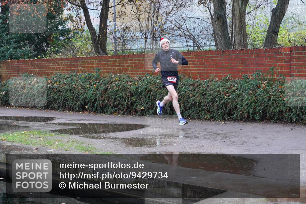 07.12.2025 - St. Pauli X-Mass-Run No. 15 Michael Burmester http://msf.ph/oto/9429734 07.12.2025 09:56:46 Laufen 4451 meine-sportfotos.de