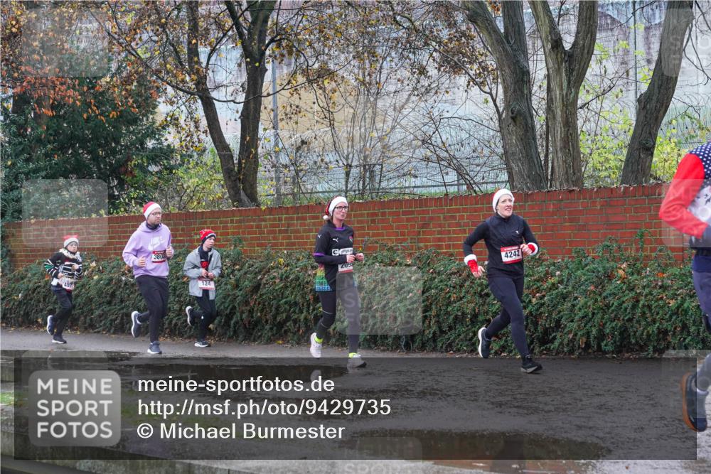 07.12.2025 - St. Pauli X-Mass-Run No. 15 Michael Burmester http://msf.ph/oto/9429735 07.12.2025 11:41:23 Laufen 3803, 124, 209, 4242 meine-sportfotos.de