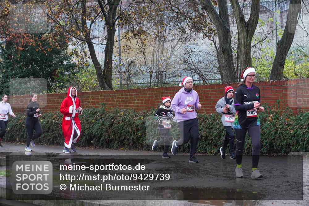 07.12.2025 - St. Pauli X-Mass-Run No. 15 Michael Burmester http://msf.ph/oto/9429739 07.12.2025 11:41:25 Laufen 163, 4051, 3803, 2095, 124 meine-sportfotos.de