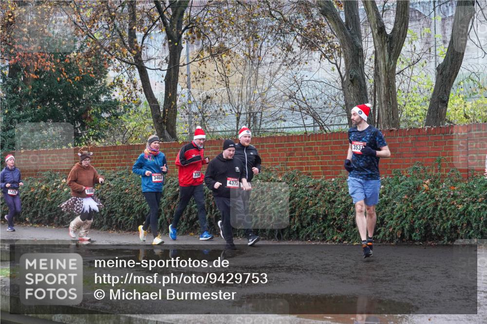 07.12.2025 - St. Pauli X-Mass-Run No. 15 Michael Burmester http://msf.ph/oto/9429753 07.12.2025 11:41:54 Laufen 1880, 1225, 3463, 338, 4375, 3531 meine-sportfotos.de
