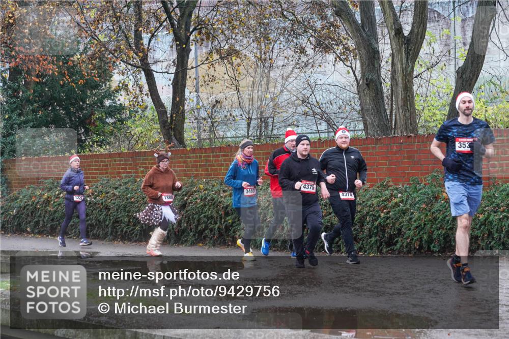 07.12.2025 - St. Pauli X-Mass-Run No. 15 Michael Burmester http://msf.ph/oto/9429756 07.12.2025 11:41:54 Laufen 3463, 1225, 1880, 4375, 4374, 353 meine-sportfotos.de