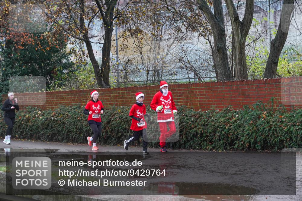 07.12.2025 - St. Pauli X-Mass-Run No. 15 Michael Burmester http://msf.ph/oto/9429764 07.12.2025 11:42:03 Laufen 3937, 3941, 3943 meine-sportfotos.de