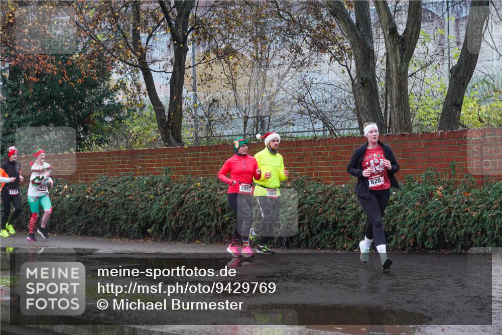 07.12.2025 - St. Pauli X-Mass-Run No. 15 Michael Burmester http://msf.ph/oto/9429769 07.12.2025 11:42:07 Laufen 3675, 1719, 826, 2987, 2991 meine-sportfotos.de