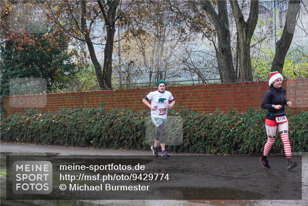 07.12.2025 - St. Pauli X-Mass-Run No. 15 Michael Burmester http://msf.ph/oto/9429774 07.12.2025 11:42:12 Laufen 4721, 4156 meine-sportfotos.de