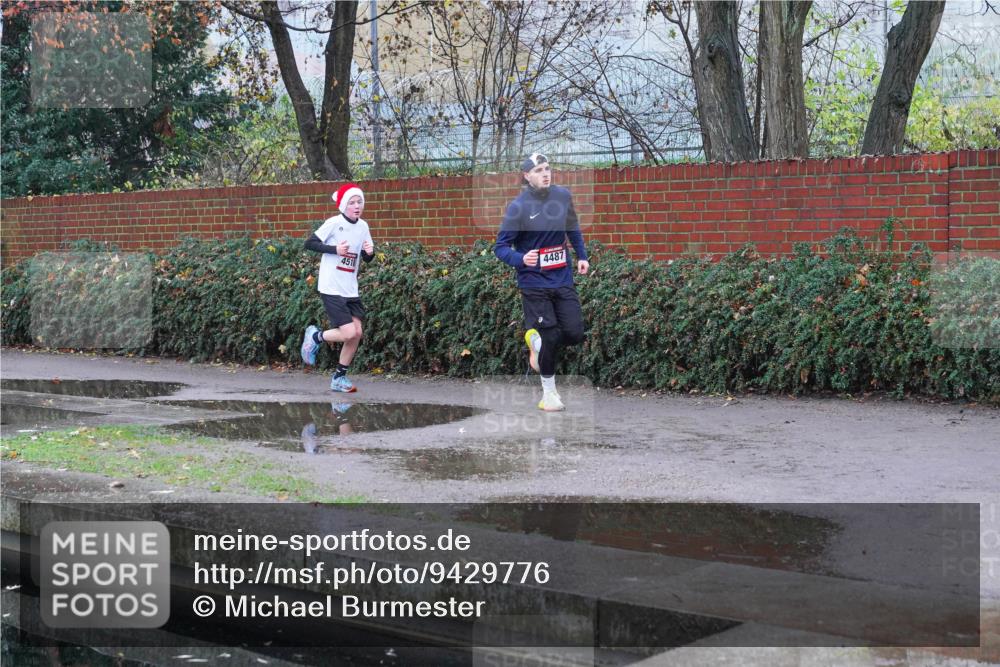 07.12.2025 - St. Pauli X-Mass-Run No. 15 Michael Burmester http://msf.ph/oto/9429776 07.12.2025 09:58:37 Laufen 4511, 4487 meine-sportfotos.de