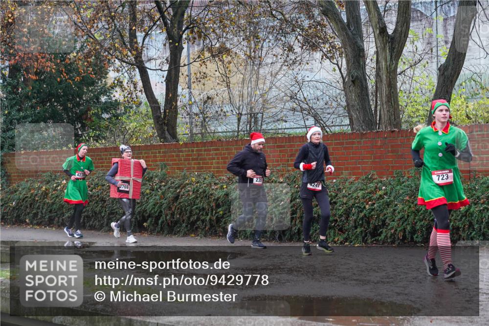 07.12.2025 - St. Pauli X-Mass-Run No. 15 Michael Burmester http://msf.ph/oto/9429778 07.12.2025 11:42:18 Laufen 4220, 723, 235, 4241, 2769 meine-sportfotos.de