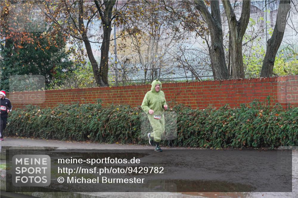 07.12.2025 - St. Pauli X-Mass-Run No. 15 Michael Burmester http://msf.ph/oto/9429782 07.12.2025 11:42:24 Laufen 3125, 2539 meine-sportfotos.de