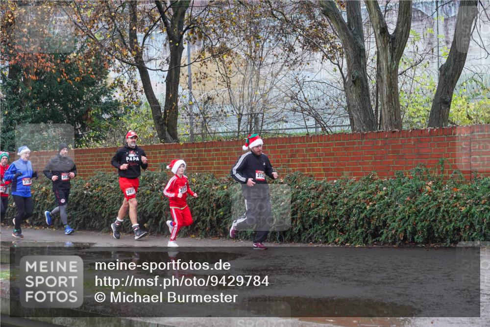07.12.2025 - St. Pauli X-Mass-Run No. 15 Michael Burmester http://msf.ph/oto/9429784 07.12.2025 11:42:27 Laufen 61, 3130, 313, 312, 3811 meine-sportfotos.de