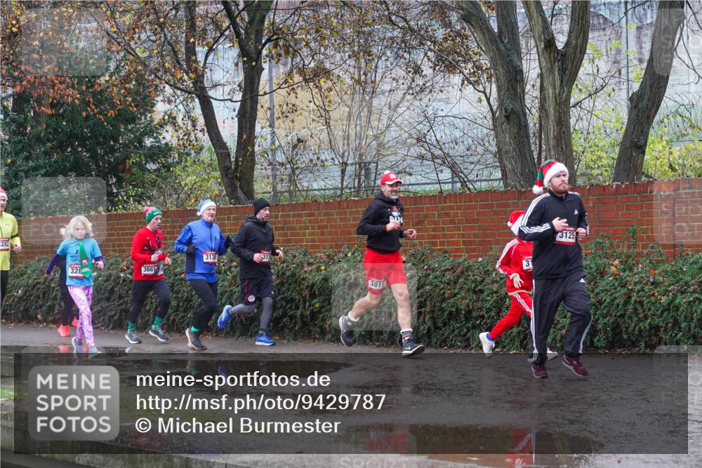 07.12.2025 - St. Pauli X-Mass-Run No. 15 Michael Burmester http://msf.ph/oto/9429787 07.12.2025 11:42:28 Laufen 282, 328, 3130, 313, 3661, 3811, 3125 meine-sportfotos.de