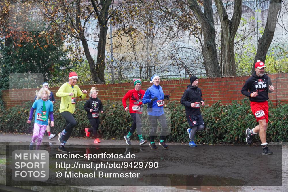 07.12.2025 - St. Pauli X-Mass-Run No. 15 Michael Burmester http://msf.ph/oto/9429790 07.12.2025 11:42:29 Laufen 32, 328, 3130, 3661, 313, 3813, 3811 meine-sportfotos.de