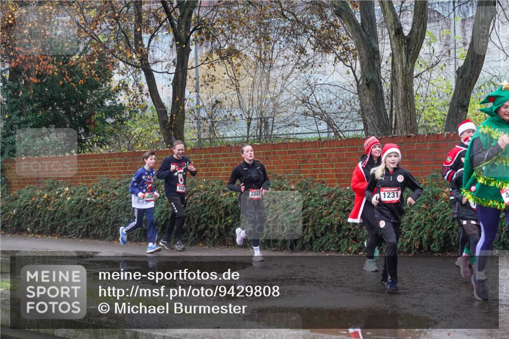 07.12.2025 - St. Pauli X-Mass-Run No. 15 Michael Burmester http://msf.ph/oto/9429808 07.12.2025 11:42:53 Laufen 3587, 584, 2868, 1231 meine-sportfotos.de