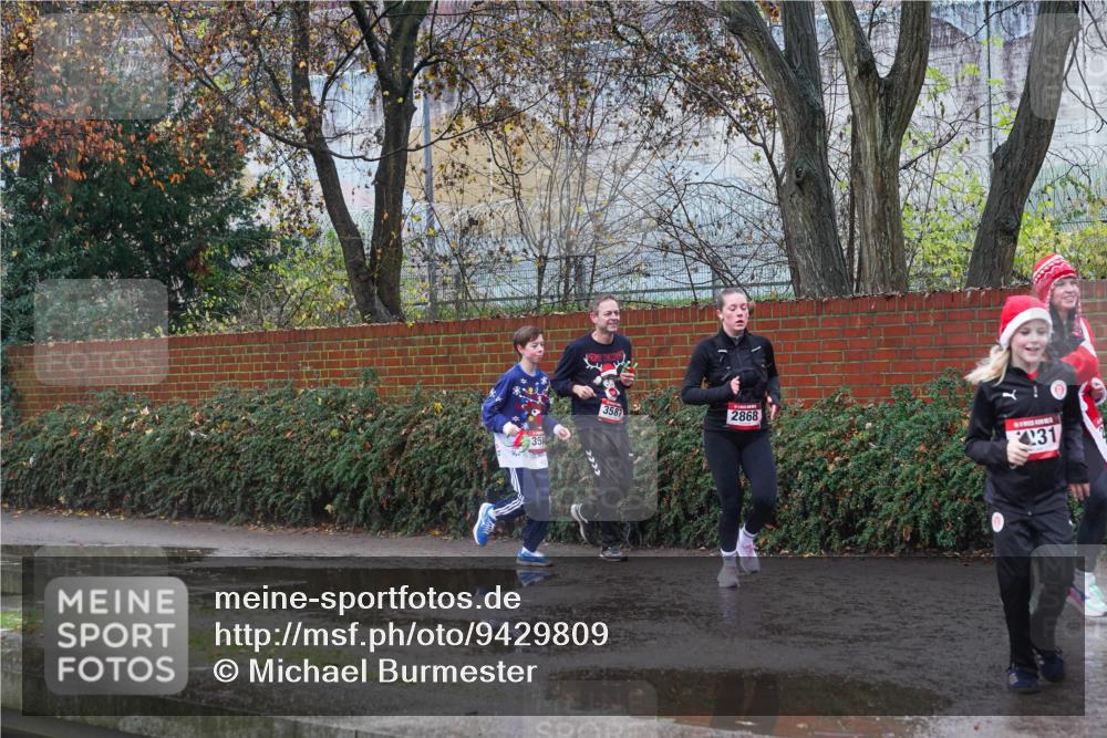 07.12.2025 - St. Pauli X-Mass-Run No. 15 Michael Burmester http://msf.ph/oto/9429809 07.12.2025 11:42:54 Laufen 35, 3587, 2868, 31 meine-sportfotos.de