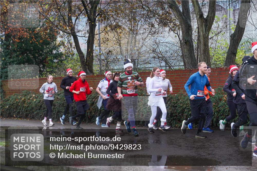 07.12.2025 - St. Pauli X-Mass-Run No. 15 Michael Burmester http://msf.ph/oto/9429823 07.12.2025 11:43:06 Laufen 2822, 4253, 4102, 4152, 1369 meine-sportfotos.de