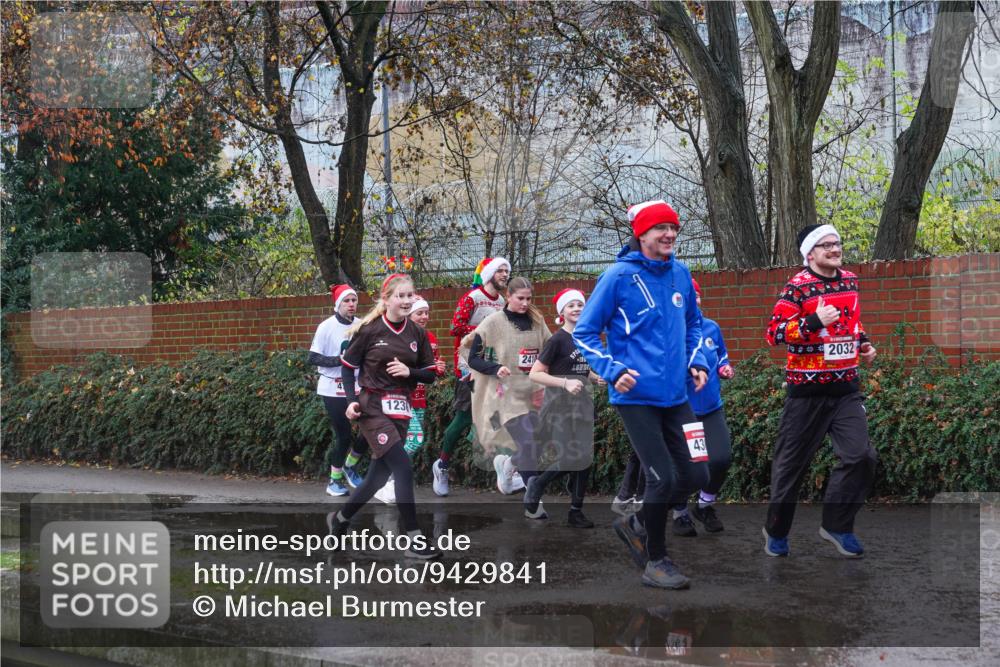 07.12.2025 - St. Pauli X-Mass-Run No. 15 Michael Burmester http://msf.ph/oto/9429841 07.12.2025 11:43:22 Laufen 123, 2410, 195, 43, 2032 meine-sportfotos.de