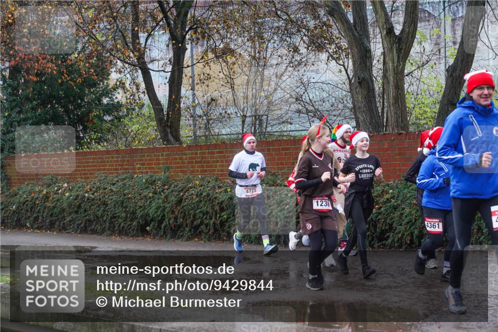 07.12.2025 - St. Pauli X-Mass-Run No. 15 Michael Burmester http://msf.ph/oto/9429844 07.12.2025 11:43:23 Laufen 4723, 1236, 1994, 4361 meine-sportfotos.de