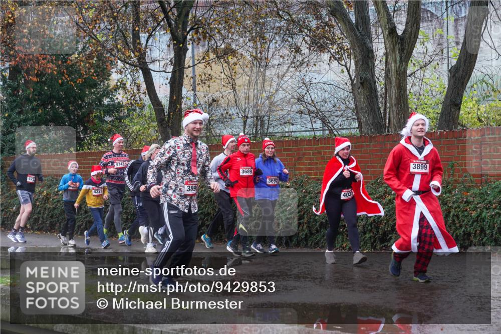 07.12.2025 - St. Pauli X-Mass-Run No. 15 Michael Burmester http://msf.ph/oto/9429853 07.12.2025 11:43:33 Laufen 475, 4221, 4743, 3898, 3689, 3692, 4035, 3899 meine-sportfotos.de