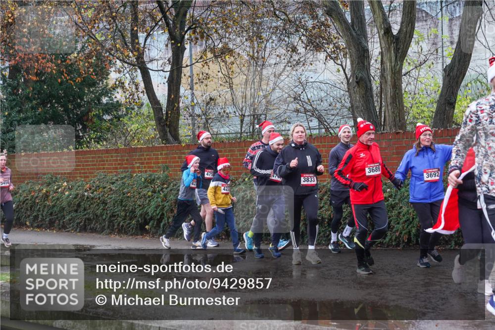 07.12.2025 - St. Pauli X-Mass-Run No. 15 Michael Burmester http://msf.ph/oto/9429857 07.12.2025 11:43:35 Laufen 3456, 42, 475, 422, 3833, 3689, 3692 meine-sportfotos.de