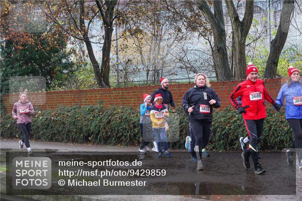 07.12.2025 - St. Pauli X-Mass-Run No. 15 Michael Burmester http://msf.ph/oto/9429859 07.12.2025 11:43:35 Laufen 345, 422, 4221, 3689, 369, 751, 3833 meine-sportfotos.de