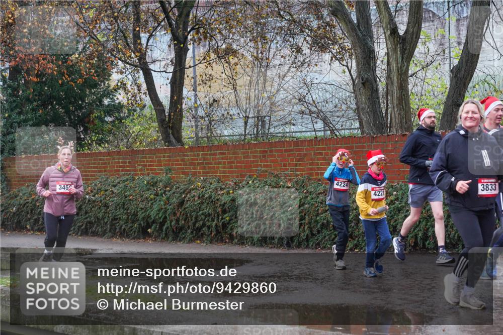 07.12.2025 - St. Pauli X-Mass-Run No. 15 Michael Burmester http://msf.ph/oto/9429860 07.12.2025 11:43:36 Laufen 345, 4224, 4221, 3833 meine-sportfotos.de