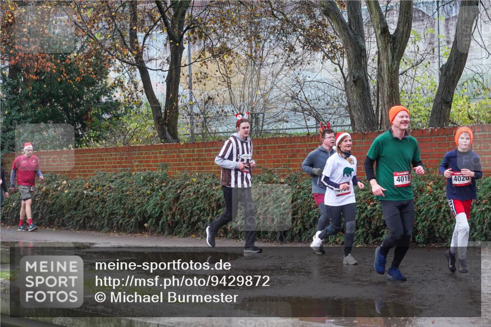 07.12.2025 - St. Pauli X-Mass-Run No. 15 Michael Burmester http://msf.ph/oto/9429872 07.12.2025 11:43:50 Laufen 4019, 4020 meine-sportfotos.de