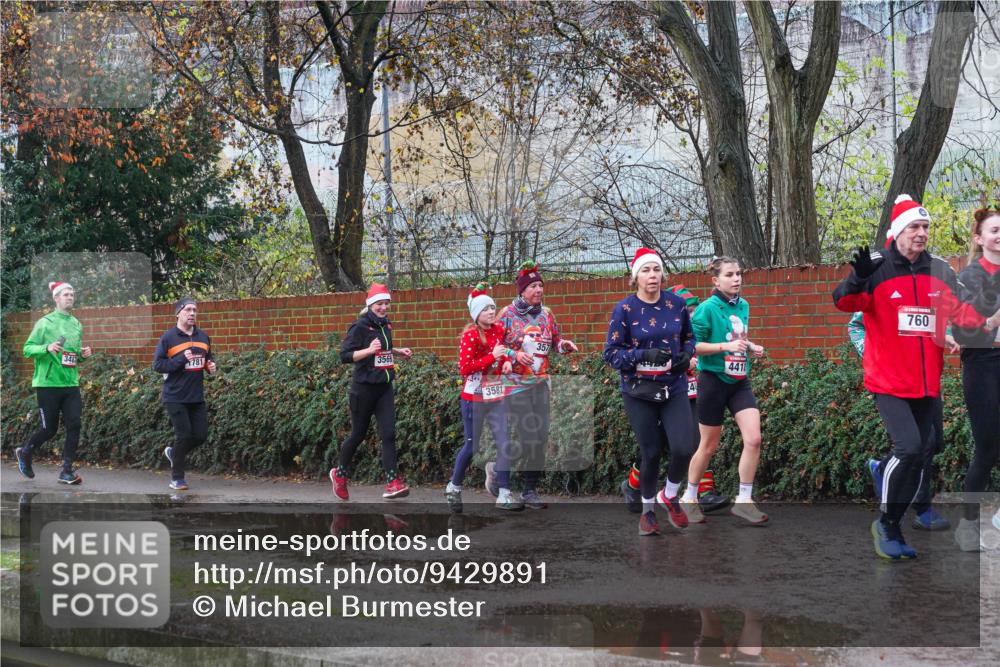 07.12.2025 - St. Pauli X-Mass-Run No. 15 Michael Burmester http://msf.ph/oto/9429891 07.12.2025 11:44:06 Laufen 3487, 1781, 3569, 3581, 357, 4480, 441, 760 meine-sportfotos.de
