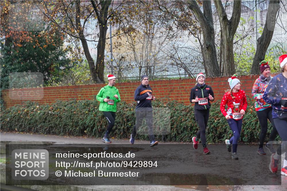 07.12.2025 - St. Pauli X-Mass-Run No. 15 Michael Burmester http://msf.ph/oto/9429894 07.12.2025 11:44:08 Laufen 81, 3487, 3569, 00, 3581 meine-sportfotos.de
