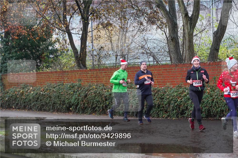 07.12.2025 - St. Pauli X-Mass-Run No. 15 Michael Burmester http://msf.ph/oto/9429896 07.12.2025 11:44:09 Laufen 1781, 348, 3569, 90, 3581 meine-sportfotos.de
