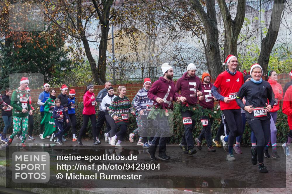 07.12.2025 - St. Pauli X-Mass-Run No. 15 Michael Burmester http://msf.ph/oto/9429904 07.12.2025 11:44:16 Laufen 666, 4751, 75, 468, 3997, 399, 4346, 416, 134, 4313, 53 meine-sportfotos.de