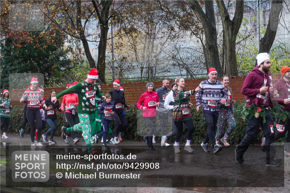 07.12.2025 - St. Pauli X-Mass-Run No. 15 Michael Burmester http://msf.ph/oto/9429908 07.12.2025 11:44:17 Laufen 474, 474, 4747, 474, 4750, 666, 209, 4751, 4326, 4, 3997, 3994, 3996, 4416 meine-sportfotos.de