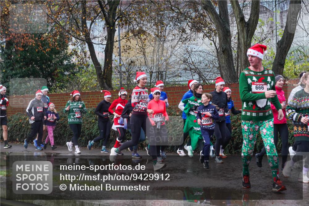 07.12.2025 - St. Pauli X-Mass-Run No. 15 Michael Burmester http://msf.ph/oto/9429912 07.12.2025 11:44:19 Laufen 1731, 4281, 280, 4742, 4747, 4741, 751, 2091, 666 meine-sportfotos.de