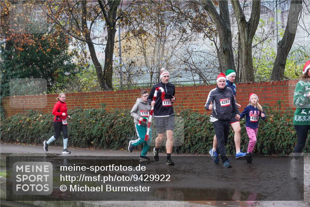 07.12.2025 - St. Pauli X-Mass-Run No. 15 Michael Burmester http://msf.ph/oto/9429922 07.12.2025 11:44:23 Laufen 10, 1728, 1731, 4281, 4280 meine-sportfotos.de
