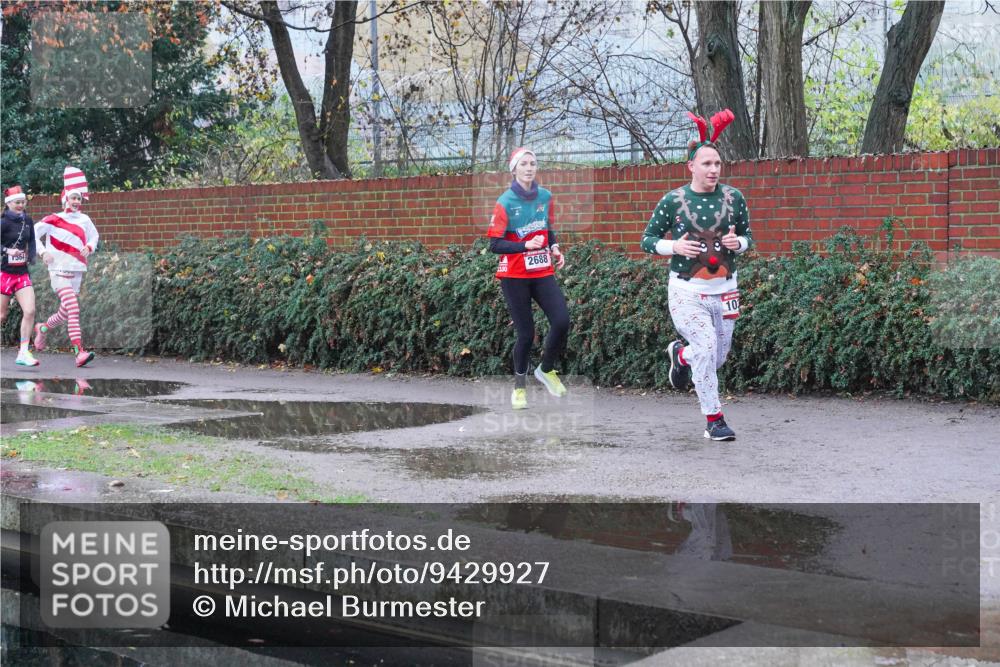 07.12.2025 - St. Pauli X-Mass-Run No. 15 Michael Burmester http://msf.ph/oto/9429927 07.12.2025 10:00:51 Laufen 364, 2688, 10 meine-sportfotos.de
