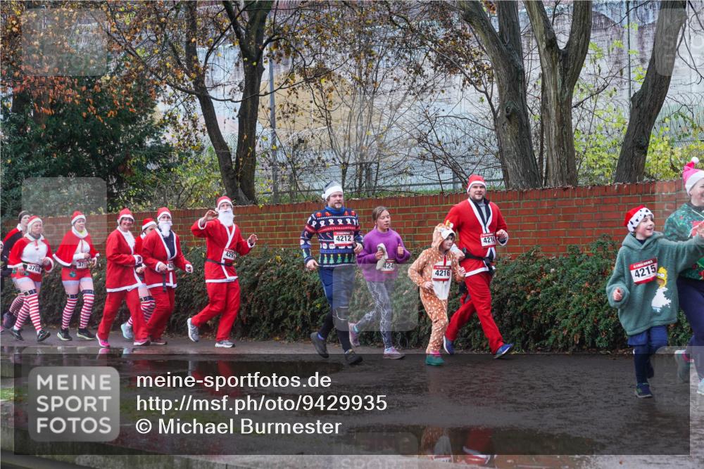07.12.2025 - St. Pauli X-Mass-Run No. 15 Michael Burmester http://msf.ph/oto/9429935 07.12.2025 11:44:45 Laufen 3708, 371, 4297, 4212, 424, 4216, 4215 meine-sportfotos.de
