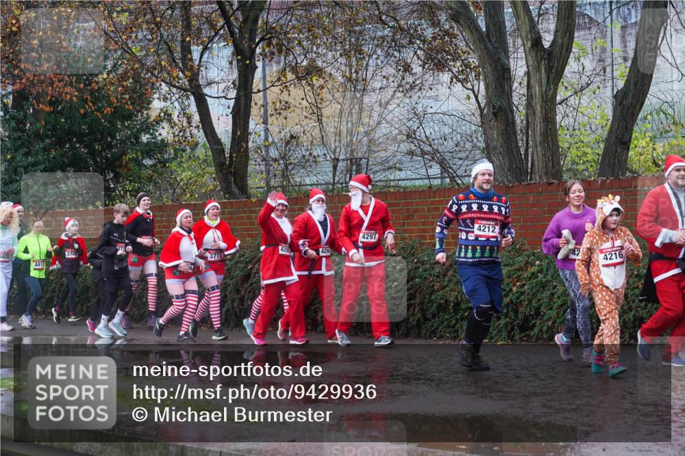 07.12.2025 - St. Pauli X-Mass-Run No. 15 Michael Burmester http://msf.ph/oto/9429936 07.12.2025 11:44:46 Laufen 4297, 4212, 4216 meine-sportfotos.de