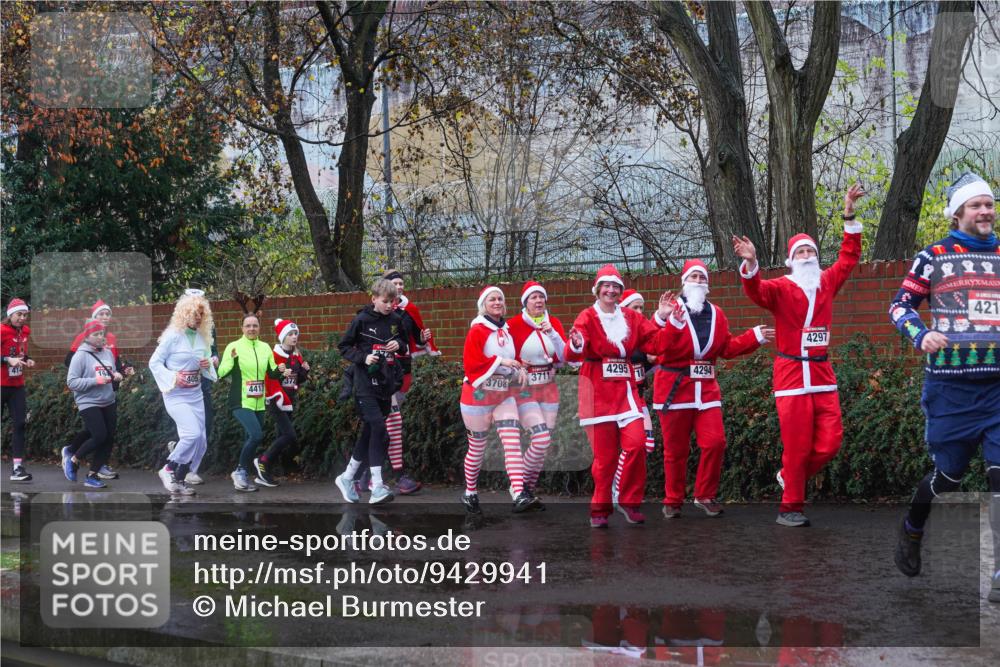 07.12.2025 - St. Pauli X-Mass-Run No. 15 Michael Burmester http://msf.ph/oto/9429941 07.12.2025 11:44:48 Laufen 19, 4295, 372, 3711, 4294, 4413, 3708, 4297, 421 meine-sportfotos.de