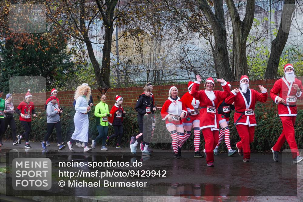 07.12.2025 - St. Pauli X-Mass-Run No. 15 Michael Burmester http://msf.ph/oto/9429942 07.12.2025 11:44:48 Laufen 372, 372, 217, 3708, 4143, 4413, 4295, 3710, 4294, 4297 meine-sportfotos.de