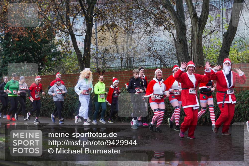 07.12.2025 - St. Pauli X-Mass-Run No. 15 Michael Burmester http://msf.ph/oto/9429944 07.12.2025 11:44:49 Laufen 4217, 3816, 1940, 372, 405, 371, 4295, 4294, 414, 4413, 3708 meine-sportfotos.de